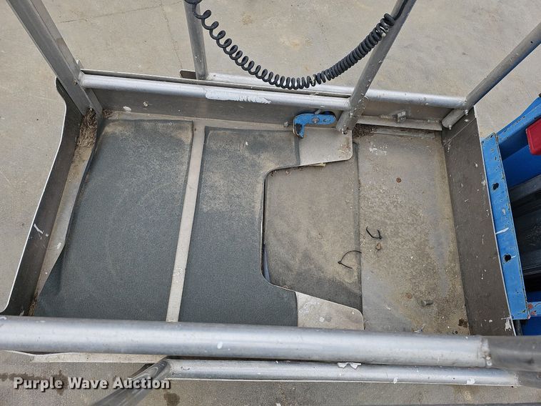 image for item DO4206 2013 Genie GR20  scissor lift