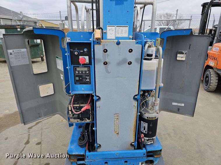 image for item DO4206 2013 Genie GR20  scissor lift
