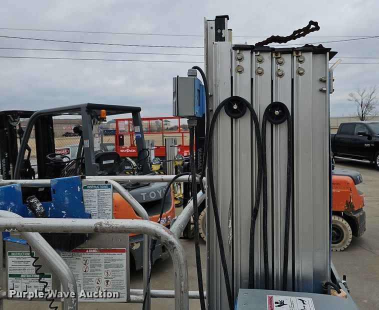 image for item DO4206 2013 Genie GR20  scissor lift