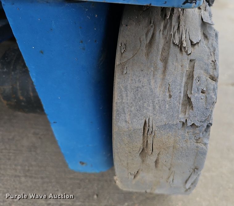 image for item DO4206 2013 Genie GR20  scissor lift