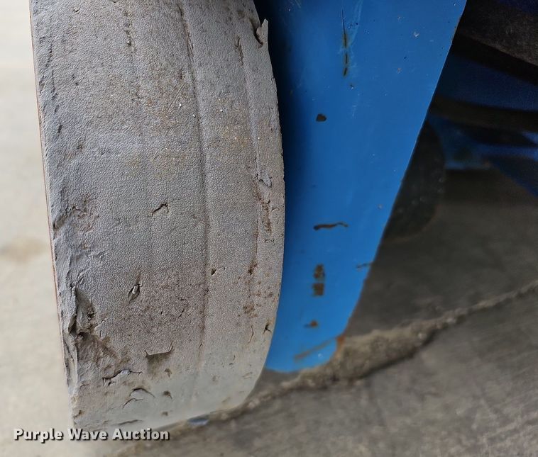 image for item DO4206 2013 Genie GR20  scissor lift