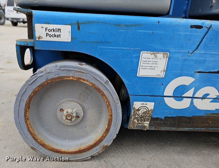 image for item DO4206 2013 Genie GR20  scissor lift