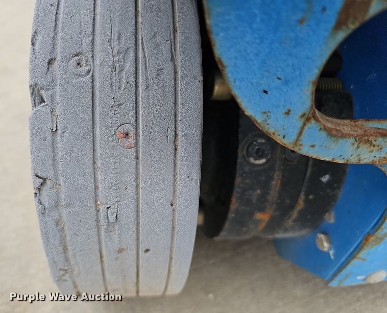 image for item DO4206 2013 Genie GR20  scissor lift