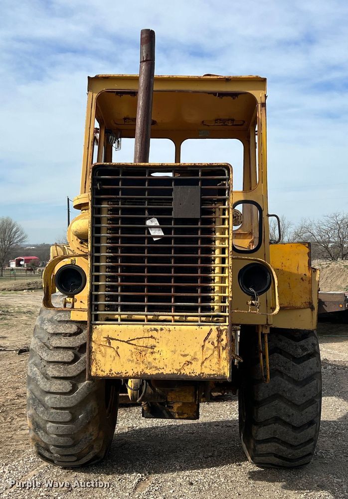 image for item DP0036 1971 International E200  elevating scraper