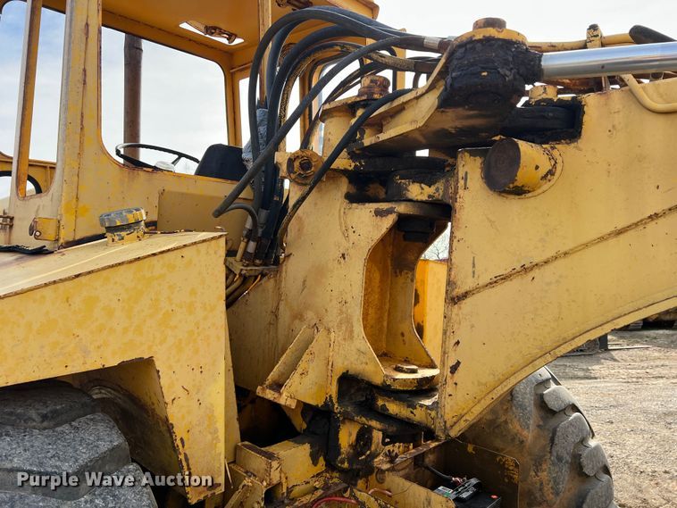 image for item DP0036 1971 International E200  elevating scraper