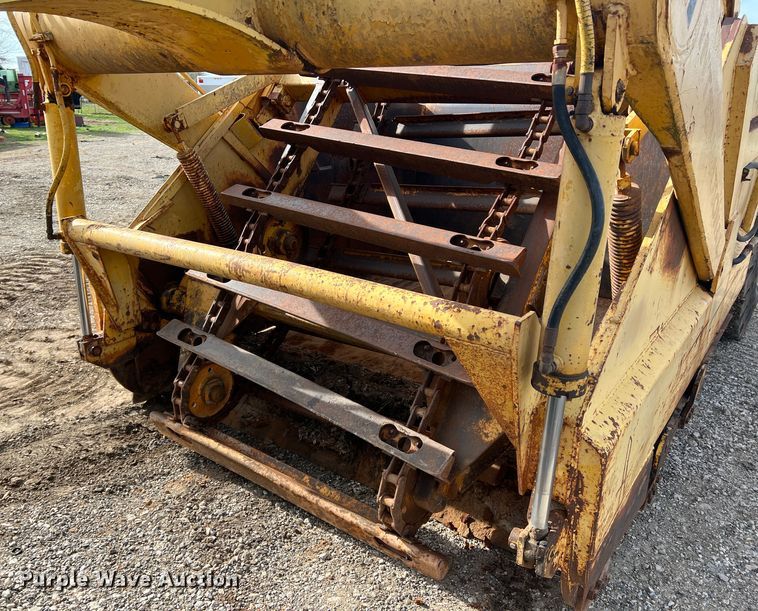 image for item DP0036 1971 International E200  elevating scraper