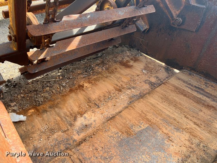 image for item DP0036 1971 International E200  elevating scraper