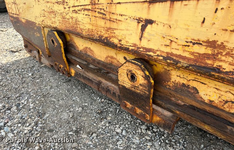 image for item DP0036 1971 International E200  elevating scraper