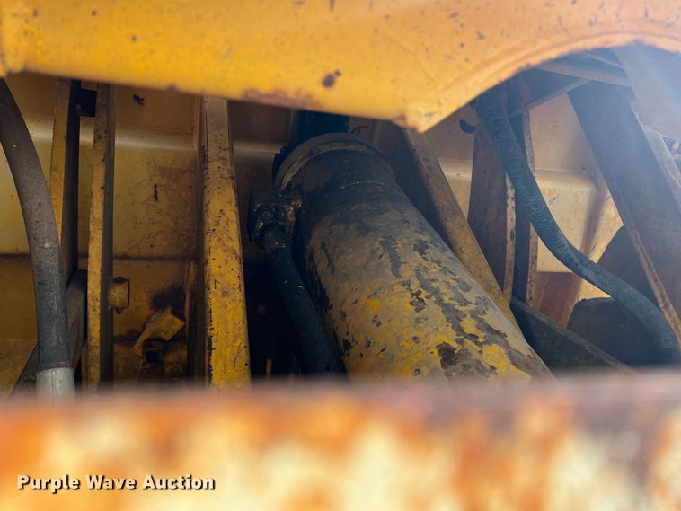 image for item DP0036 1971 International E200  elevating scraper