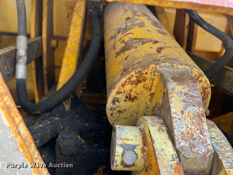 image for item DP0036 1971 International E200  elevating scraper