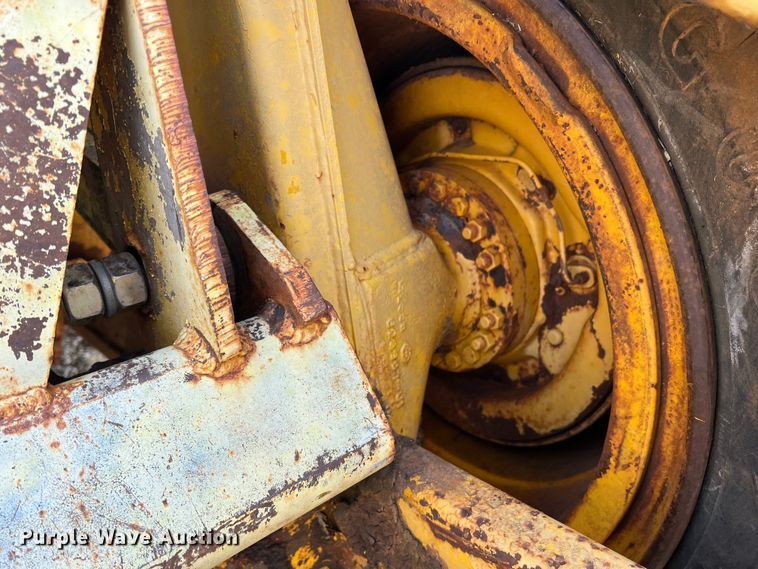 image for item DP0036 1971 International E200  elevating scraper