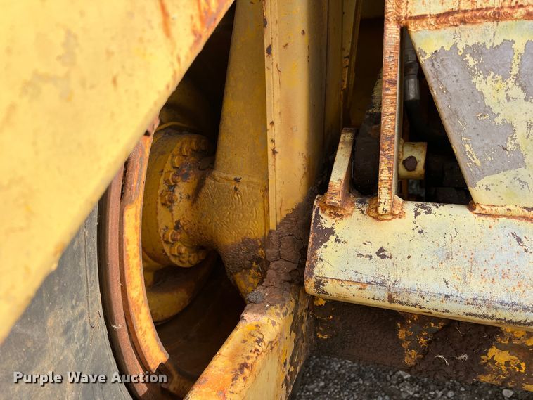 image for item DP0036 1971 International E200  elevating scraper