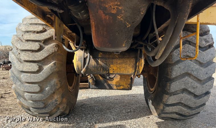 image for item DP0036 1971 International E200  elevating scraper