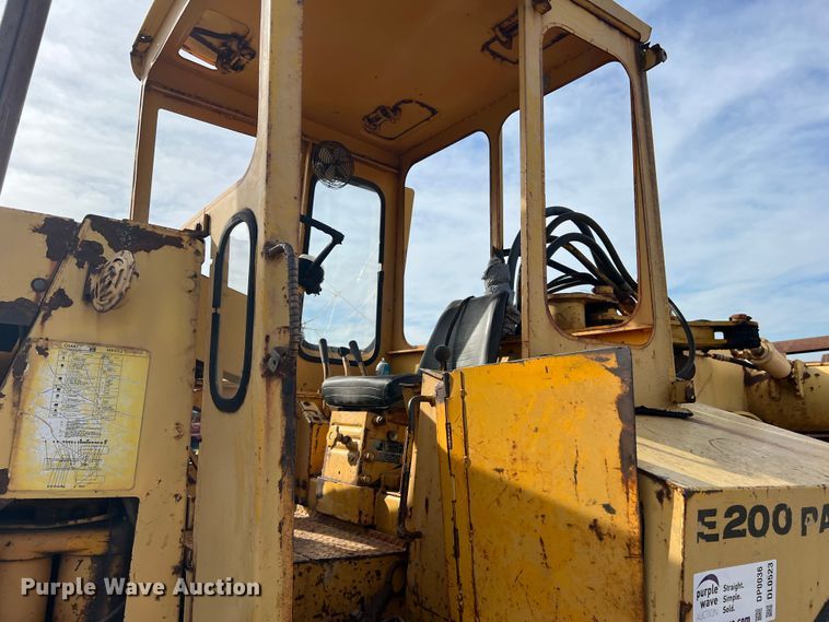 image for item DP0036 1971 International E200  elevating scraper