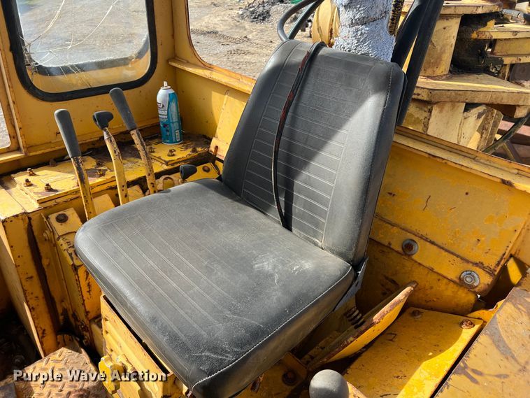 image for item DP0036 1971 International E200  elevating scraper