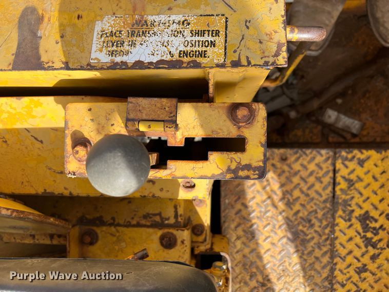 image for item DP0036 1971 International E200  elevating scraper