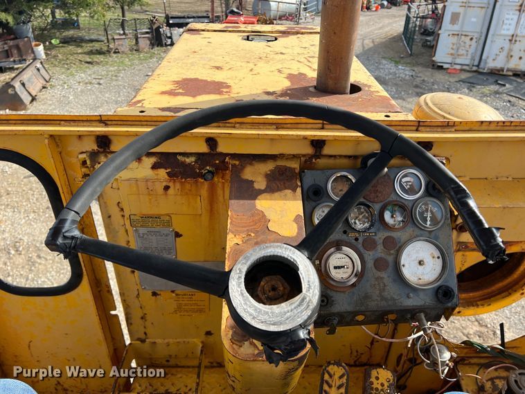 image for item DP0036 1971 International E200  elevating scraper