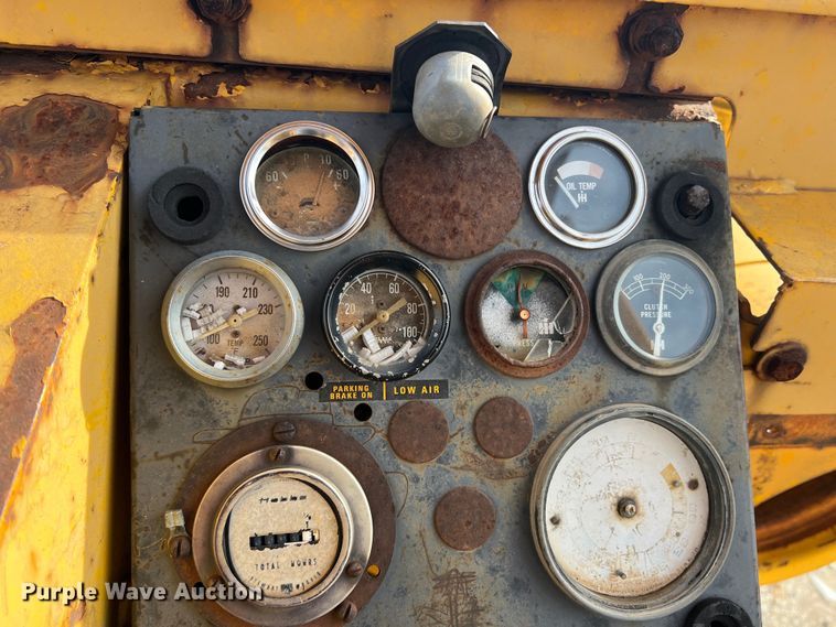 image for item DP0036 1971 International E200  elevating scraper