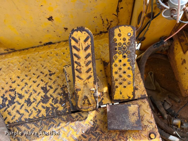 image for item DP0036 1971 International E200  elevating scraper