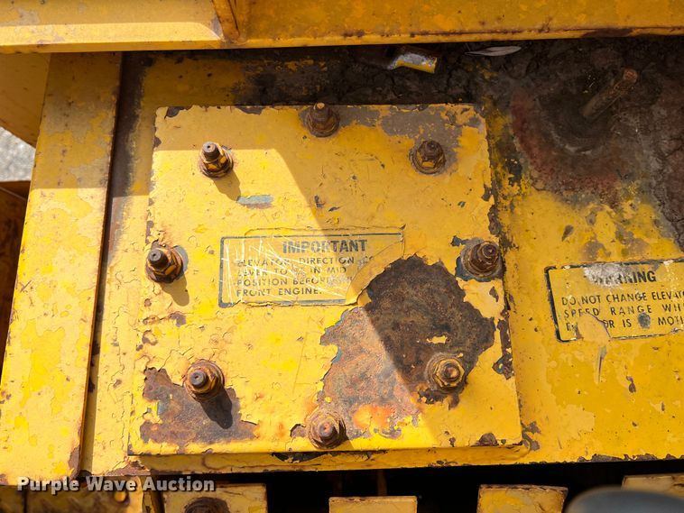 image for item DP0036 1971 International E200  elevating scraper