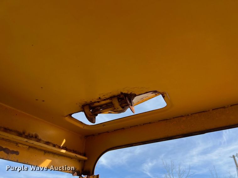 image for item DP0036 1971 International E200  elevating scraper