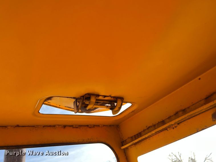 image for item DP0036 1971 International E200  elevating scraper