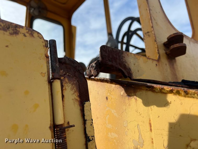 image for item DP0036 1971 International E200  elevating scraper