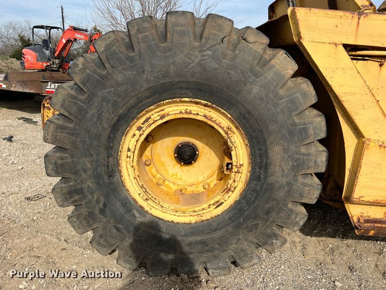 image for item DP0036 1971 International E200  elevating scraper