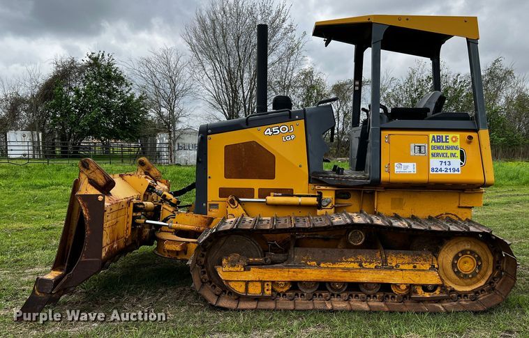 image for item DQ1997 2014 John Deere 450J LGP  dozer
