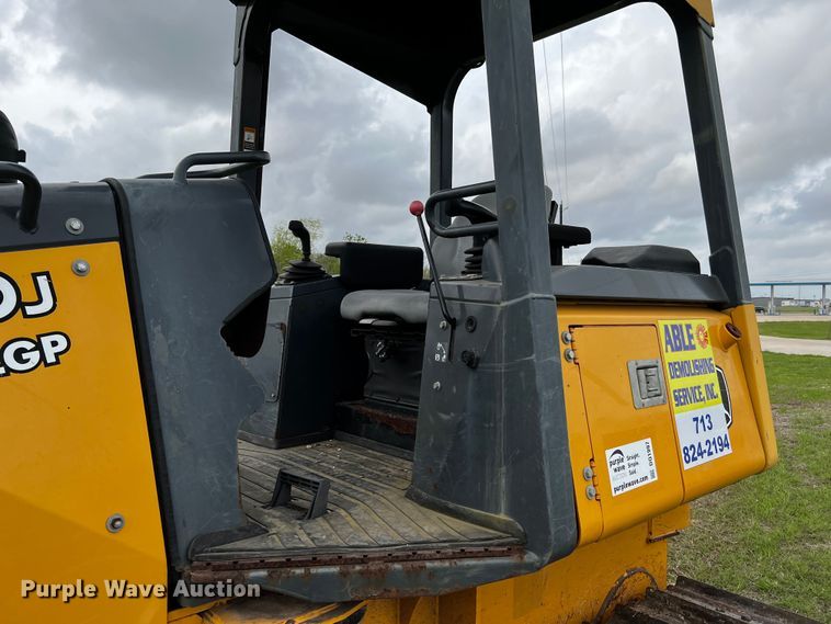 image for item DQ1997 2014 John Deere 450J LGP  dozer