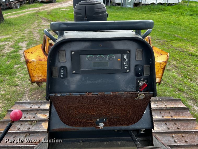 image for item DQ1997 2014 John Deere 450J LGP  dozer