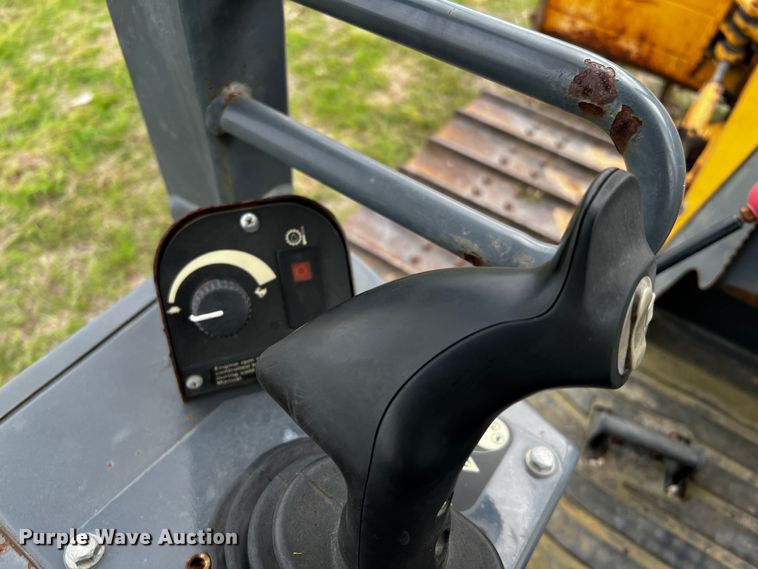 image for item DQ1997 2014 John Deere 450J LGP  dozer