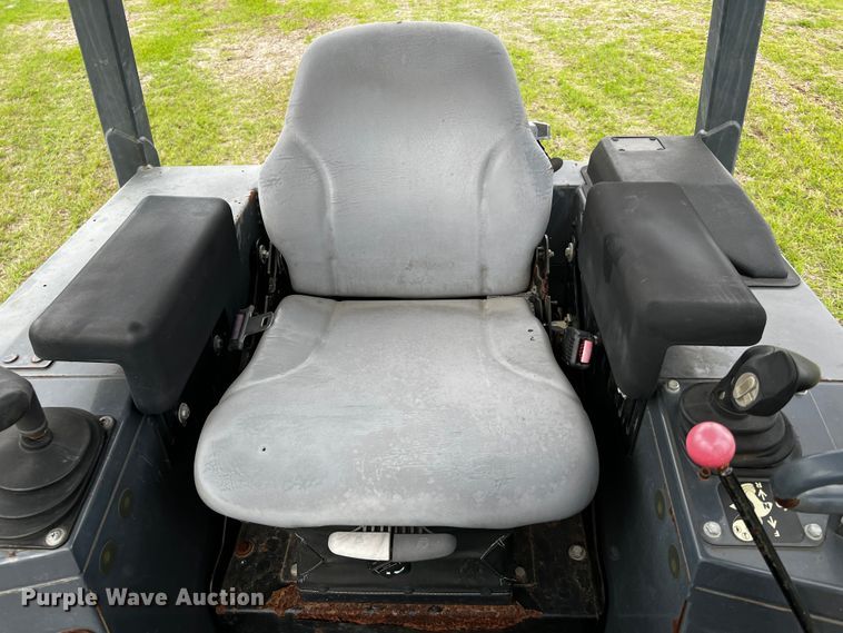 image for item DQ1997 2014 John Deere 450J LGP  dozer