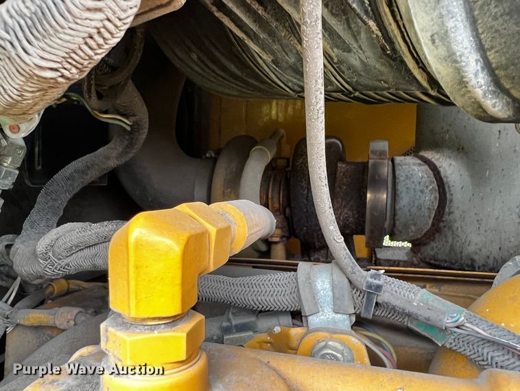 image for item DQ1997 2014 John Deere 450J LGP  dozer