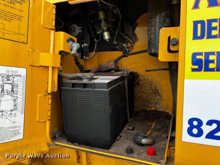 image for item DQ1997 2014 John Deere 450J LGP  dozer