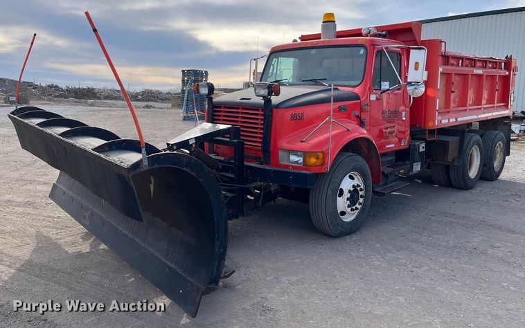 image for item DQ3990 1999 International 4900  dump truck