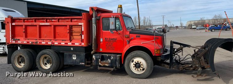 image for item DQ3990 1999 International 4900  dump truck