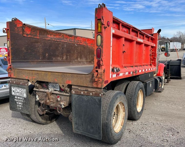 image for item DQ3990 1999 International 4900  dump truck