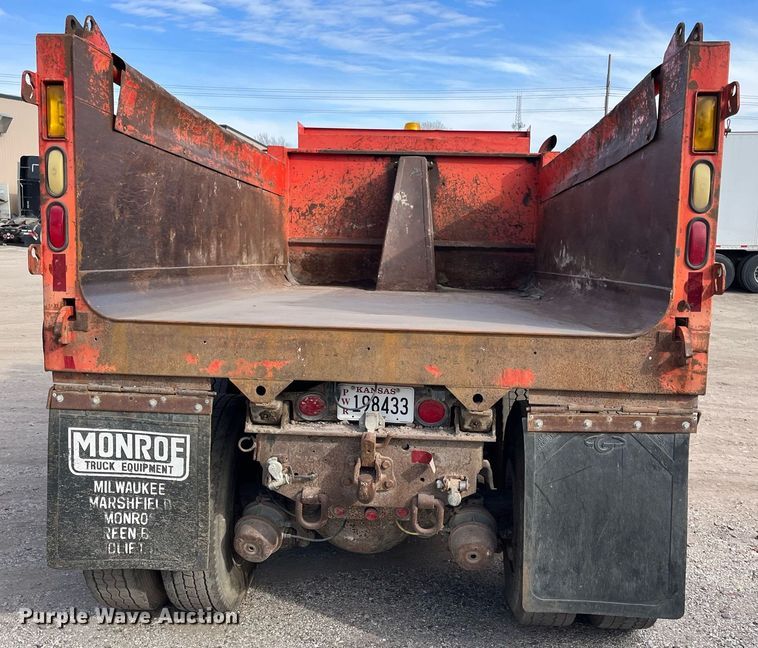 image for item DQ3990 1999 International 4900  dump truck