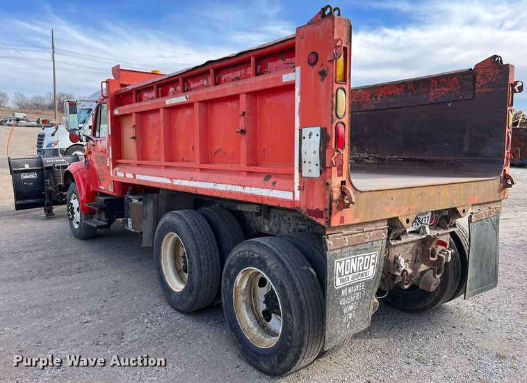 image for item DQ3990 1999 International 4900  dump truck