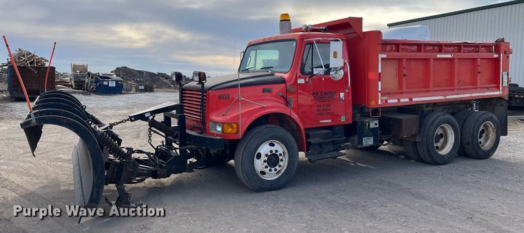 image for item DQ3990 1999 International 4900  dump truck