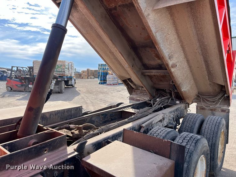 image for item DQ3990 1999 International 4900  dump truck