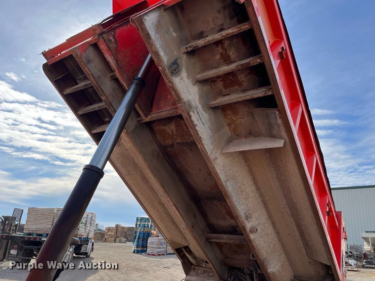 image for item DQ3990 1999 International 4900  dump truck