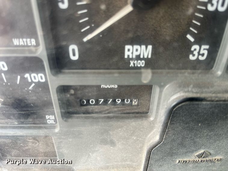 image for item DQ3990 1999 International 4900  dump truck