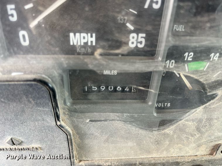 image for item DQ3990 1999 International 4900  dump truck