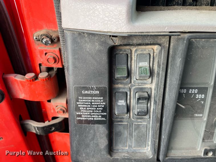 image for item DQ3990 1999 International 4900  dump truck