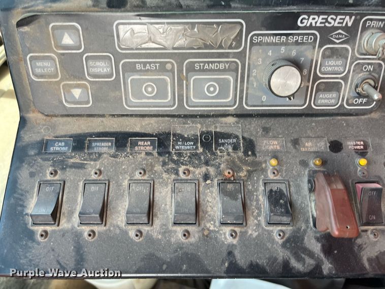 image for item DQ3990 1999 International 4900  dump truck