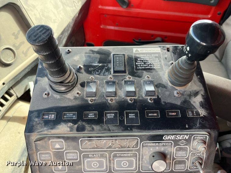 image for item DQ3990 1999 International 4900  dump truck