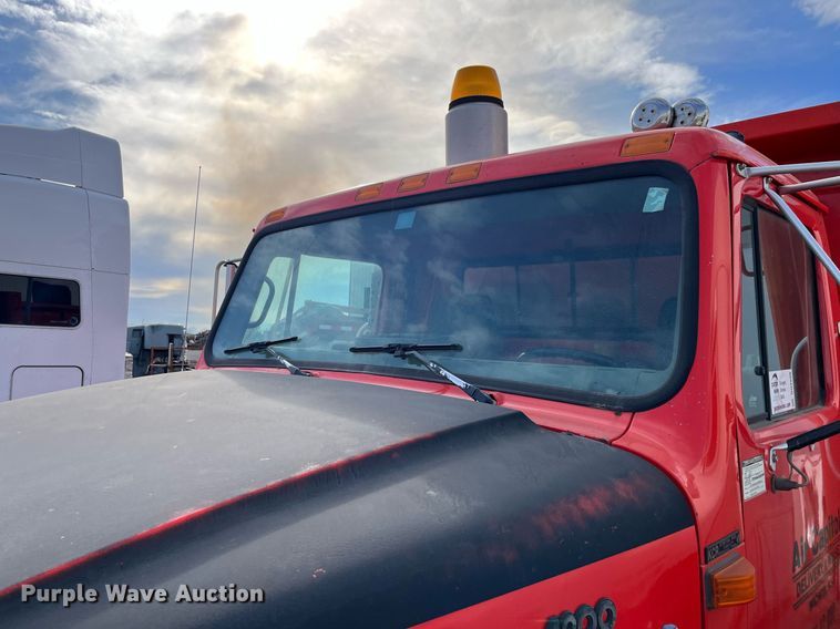 image for item DQ3990 1999 International 4900  dump truck