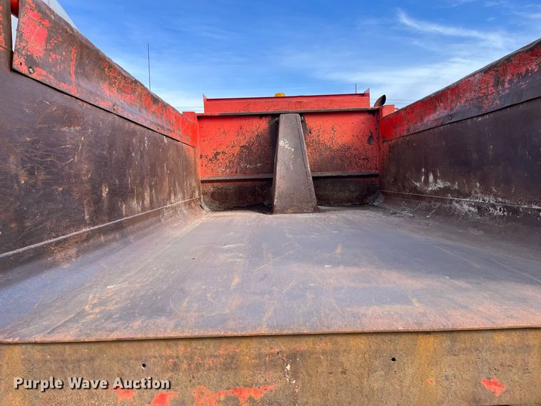 image for item DQ3990 1999 International 4900  dump truck